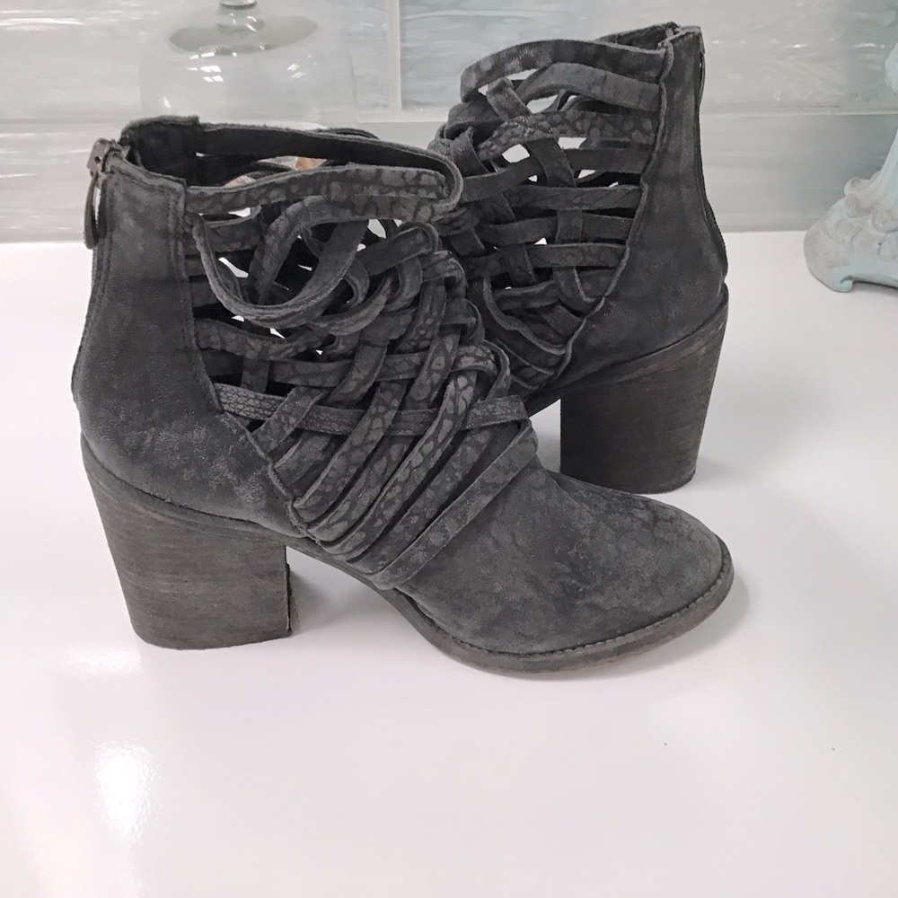 Free People Distressed Cage Boots Sz 7/37 EUC!